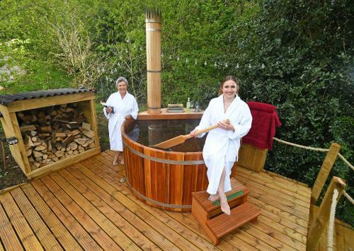 Gaia's Hideaway - Luxury Yurt With Hot Tub