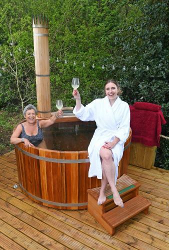 Gaia's Hideaway - Luxury Yurt With Hot Tub