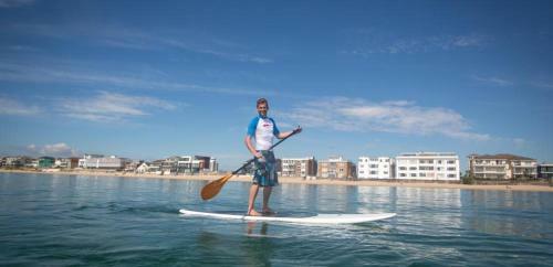 Sandbanks Apartment Wth Parking Minutes From Beach