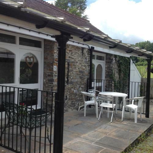 Cwmtwrch Cottage