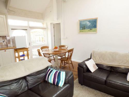 Cwmtwrch Cottage
