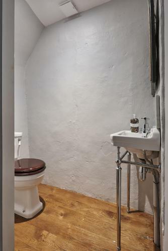 Luxury Cotswolds Cottage Including Hot Tub, Castle Combe
