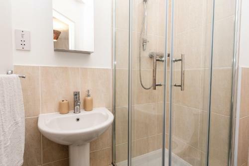 The Sky View-elegant Two Bedroom Family Apartment