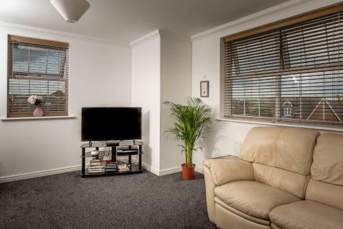 The Sky View-elegant Two Bedroom Family Apartment