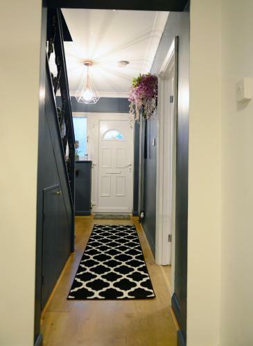 'the Hillside' - Entire House - Free Multiple Parking - Superfast Wifi