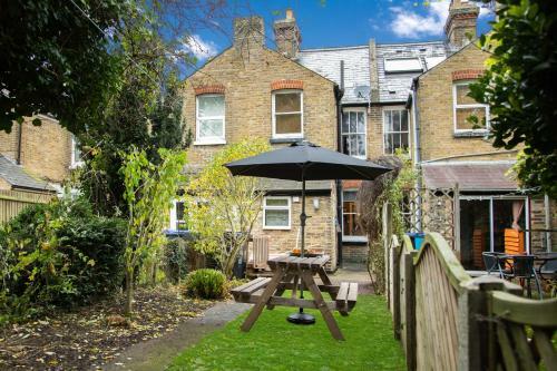 The Victorian Getaway - Central