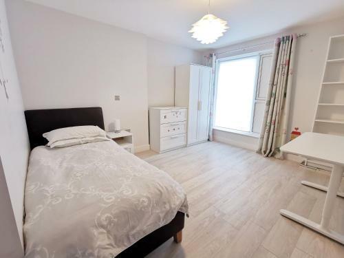 Apartamento Penrose Lodge - 2 Bedroom Flat Nr Train Station