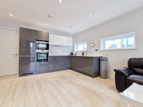 Apartamento Penrose Lodge - 2 Bedroom Flat Nr Train Station