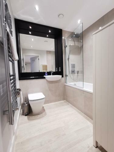 Apartamento Penrose Lodge - 2 Bedroom Flat Nr Train Station