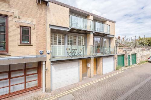 Exclusive City Centre Townhouse With Parking