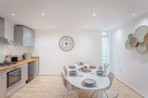 Exclusive City Centre Townhouse With Parking