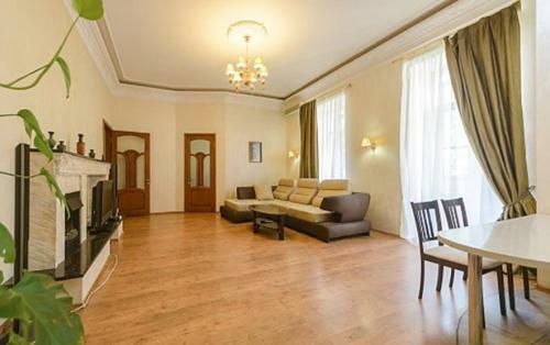 Apartment On Khreschatyk