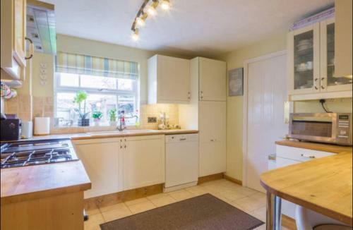 Comfy Private Room In Shared House