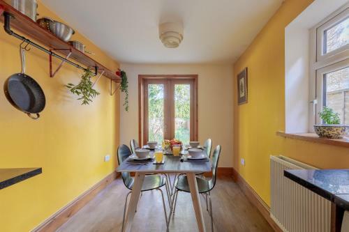 2 Bed House In Chesterton