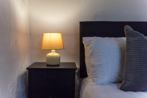 *spacious Apartment *free Gated Parking *fast Wifi