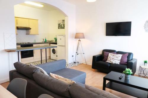 Apartamento Space For Up To 10, 10 Mins From Queen St!