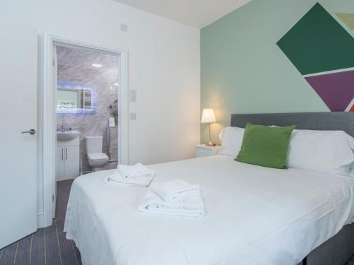 Pass The Keys Modern & Light 2 Bedroom Apartment In Canton