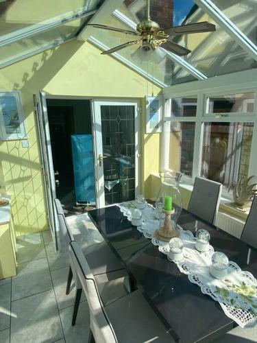 Large Holiday Home In Cardiff. Sleeps 4great Area