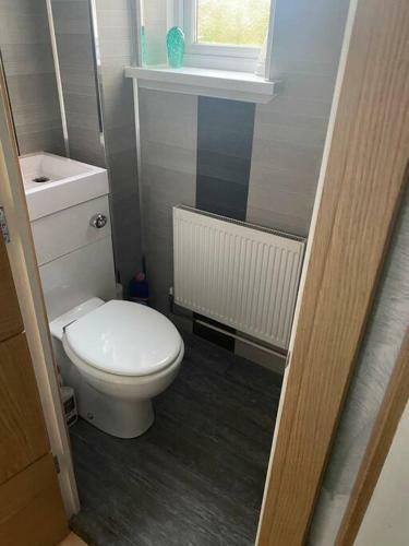 Large Holiday Home In Cardiff. Sleeps 4great Area