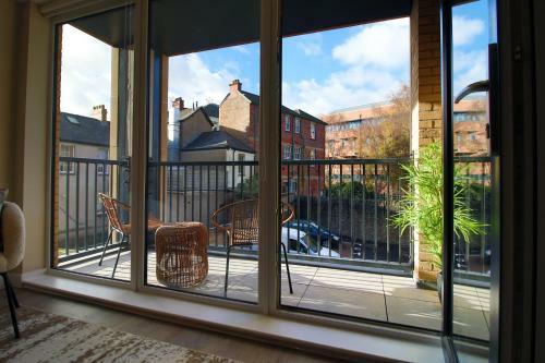 Apartamento Luxury 2 Br Flat, 6 Mins Drive In City Centre!