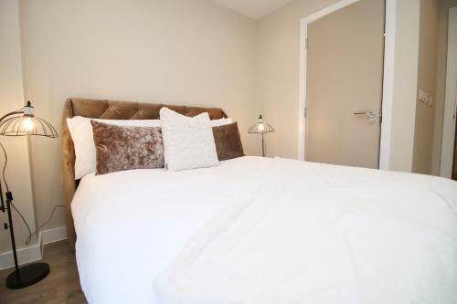 Apartamento Luxury 2 Br Flat, 6 Mins Drive In City Centre!