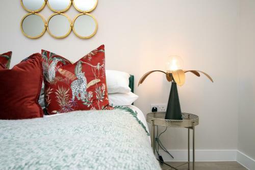 Apartamento Modern 2 Br Flat, 6 Mins Drive In City Centre!