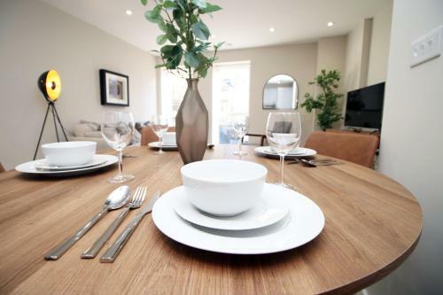 Apartamento Modern 2 Br Flat, 6 Mins Drive In City Centre!
