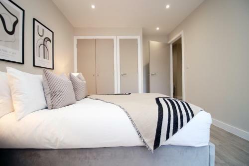 Apartamento Modern 2 Br Flat, 6 Mins Drive In City Centre!