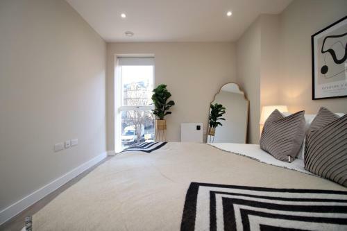 Apartamento Modern 2 Br Flat, 6 Mins Drive In City Centre!