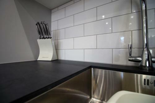 Apartamento Modern 2 Br Flat, 6 Mins Drive In City Centre!