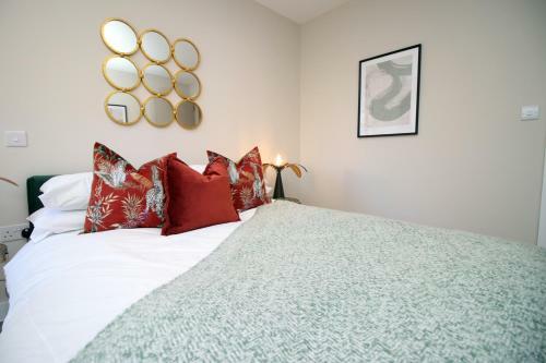 Apartamento Modern 2 Br Flat, 6 Mins Drive In City Centre!