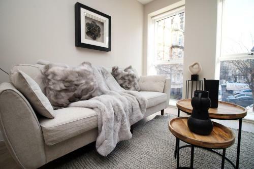 Apartamento Modern 2 Br Flat, 6 Mins Drive In City Centre!