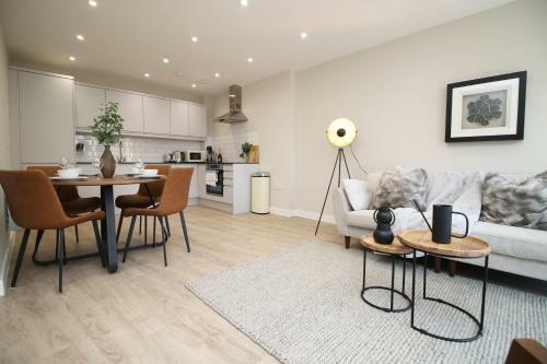 Apartamento Modern 2 Br Flat, 6 Mins Drive In City Centre!