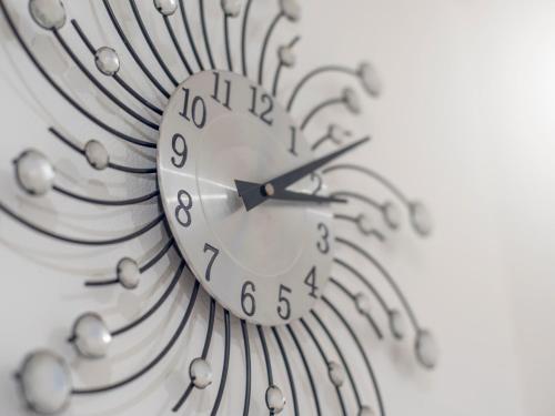 Pass The Keys 2 Bed Apartment With Views & Parking Very Central