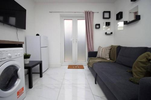 Modern Apartment, Perfect For Couples, 15 Mins Drive City Centre