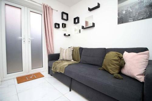 Modern Apartment, Perfect For Couples, 15 Mins Drive City Centre