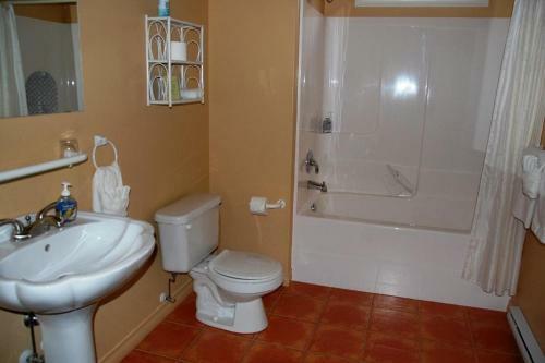A Vacation Paradise At Quail Ridge B&B