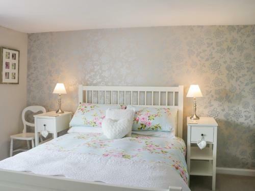 Glendower Apartment