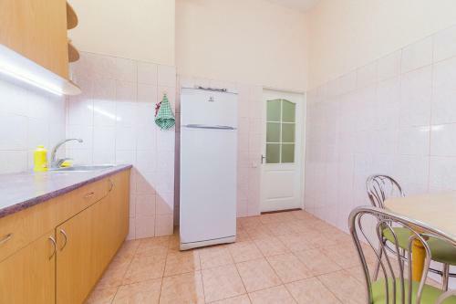 Botanic, 2 Rooms, 4th Floor Newday Apartment