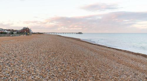 Tranquil Beachfront Beautiful 2-bed Apartment