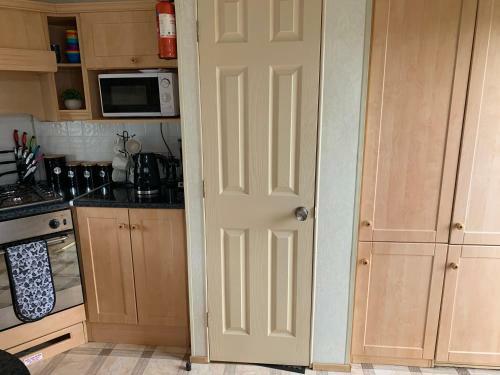 26 Riverview 8 Berth Caravan With Free Fishing