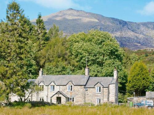 2 Tan-y-castell