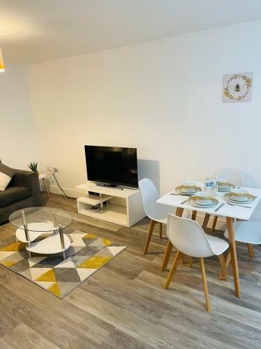 Apt311 2 Bedroom Serviced Apartment - Free Parking