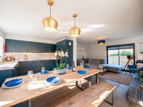 Luxury Detached House On Redwalls, Dartmouth