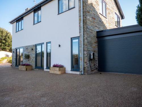 Luxury Detached House On Redwalls, Dartmouth