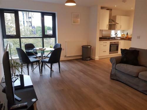Modern Apartment, 10 Min Walk To City Centre