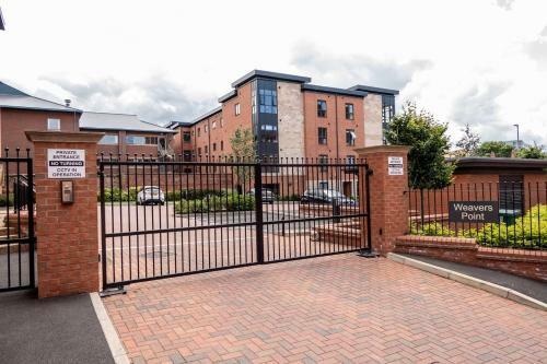 Modern Apartment, 10 Min Walk To City Centre