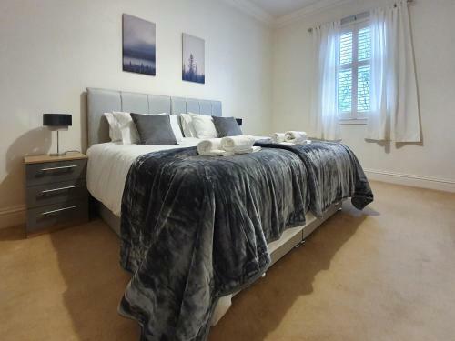Linburn House Apartment