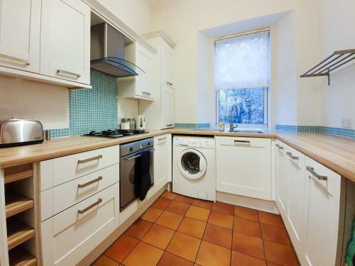 Linburn House Apartment