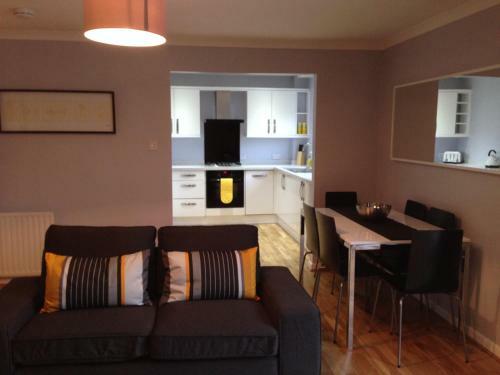 Apartamento Flat Three, 212 Eaglesham Road, East Kilbride, Glasgow